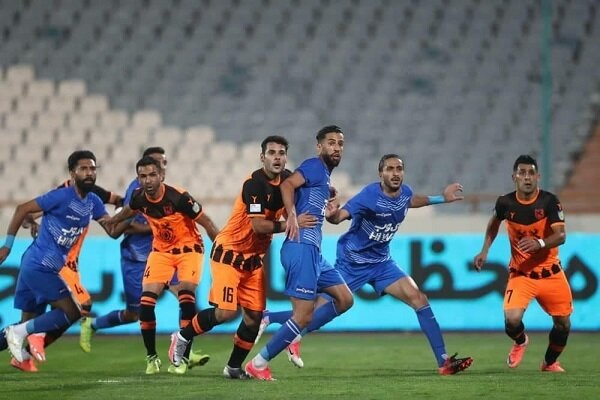 نماینده لینینگ مدیران باشگاه استقلال دنبال لباس های ارزان قیمت بودند