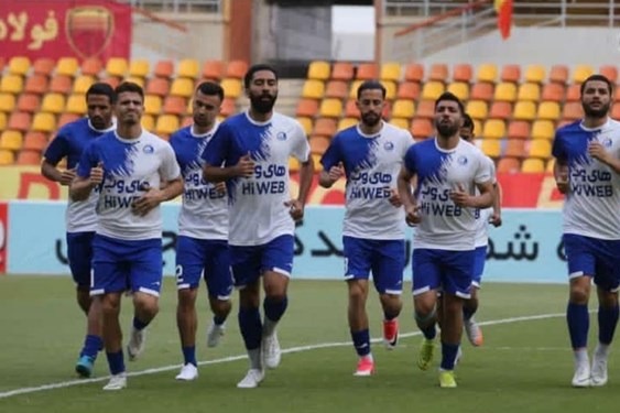 حاشیه بازی فولاد و استقلال خوش و بش مربیان استقلال با هاشمینسب و واکنش دیاباته به یک پلنگ