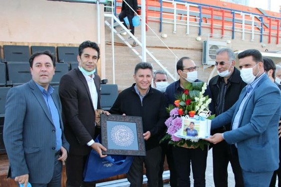 حاشیه دربی کرمان گرامیداشت یاد محمود یاوری و تقدیر از قلعهنویی