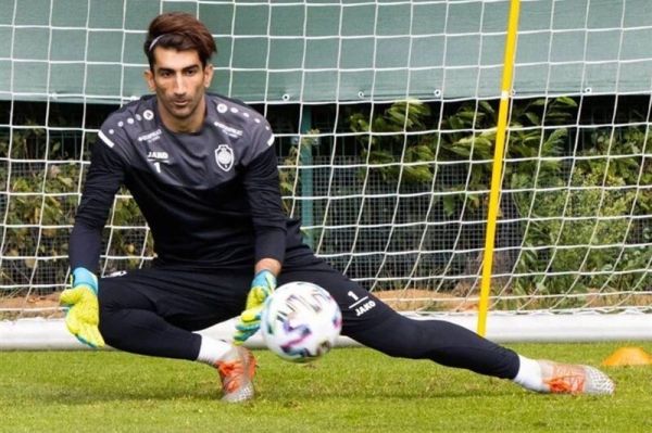 چهره شاد بیرانوند قبل از بازی با تاتنهام عکس