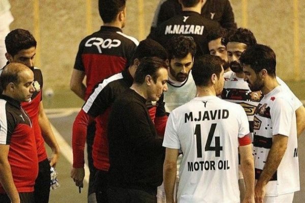  لک  اعضای تیم گیتی‌پسند از درون و بیرون زمین به داور فشار آوردند