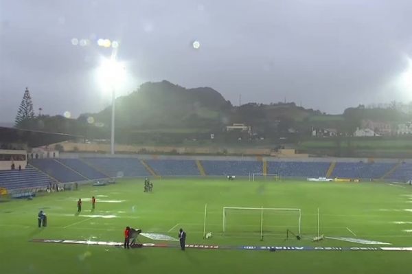  توقف بازی یاران مغانلو برابر بنفیکا پس از ۵ دقیقه