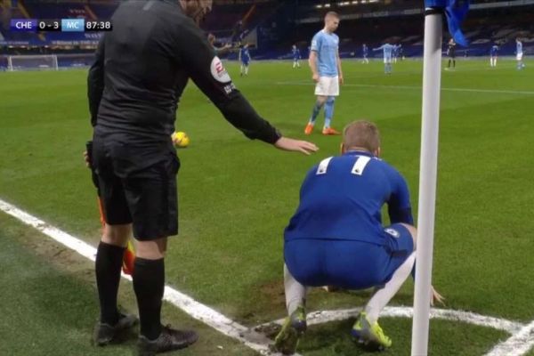  مصدومیت ستاره چلسی توسط پرچم کرنر و تمسخر گواردیولا