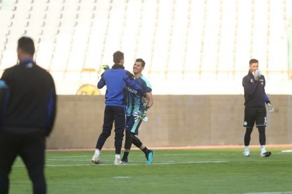  حاشیه دیدار استقلال - آلومینیوم  برخورد گرم همبازیان سابق