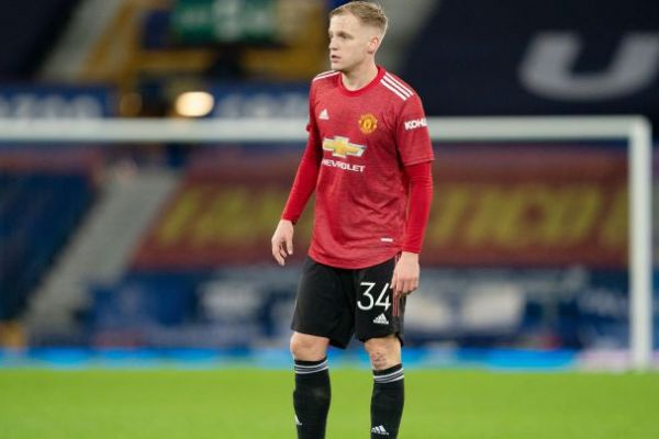 درخواست از هافبک هلندی منچستریونایتد ساکهایت را ببند و برو