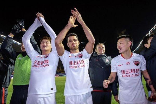  مرتضی پورعلی‌گنجی  سرخابی‌ها  پیراهن یکی از آنها را می‌پوشم