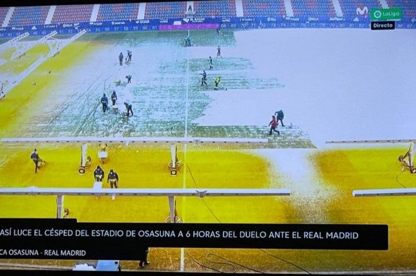  عکس؛ برف‌روبی ورزشگاه اوساسونا برای بازی رئال مادرید