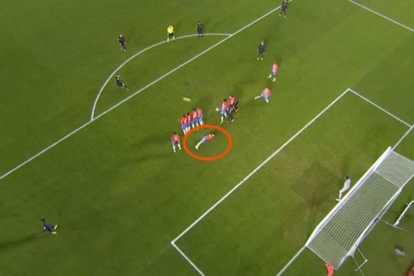  عکس؛ ناکارآمدی خوابیدن بازیکن گرانادا مقابل کاشته مسی