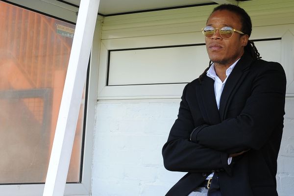 شروع مربیگری ستاره سابق بارسلونا با کتک کاری و اخراج