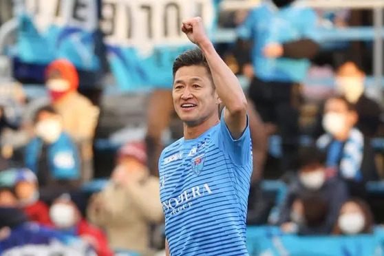 تمدید قرارداد میورا در ۵۳ سالگی؛ میورا عشقم به فوتبال افزایش یافته