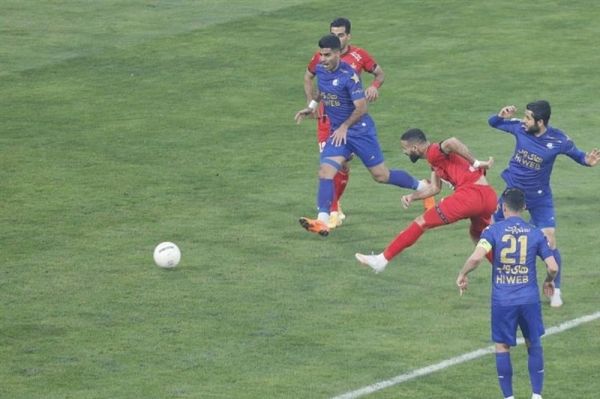  حاشیه دربی ۹۴  نوراللهی نیمکت پرسپولیس را تا مرز سکته پیش برد  سمیعی گل قایدی را ندید