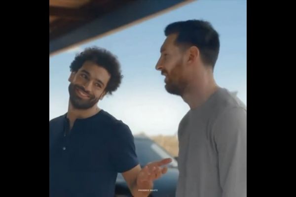 عکس؛ دویدن مسی و صلاح به دنبال کامیون نوشابه پپسی