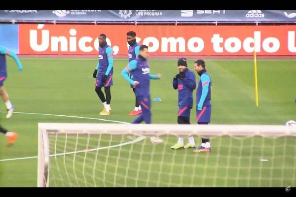 عکس؛ مسی در تمرینات بارسلونا با چه کسانی بیشتر گرم میگیرد
