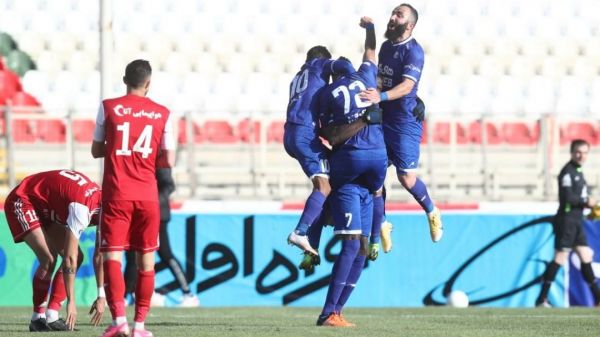 تراکتور یک - استقلال سه استقلال با همکاری فیل و فنجان به صدر رسید فکری انتقام فینال حذفی در تبریز را گرفت