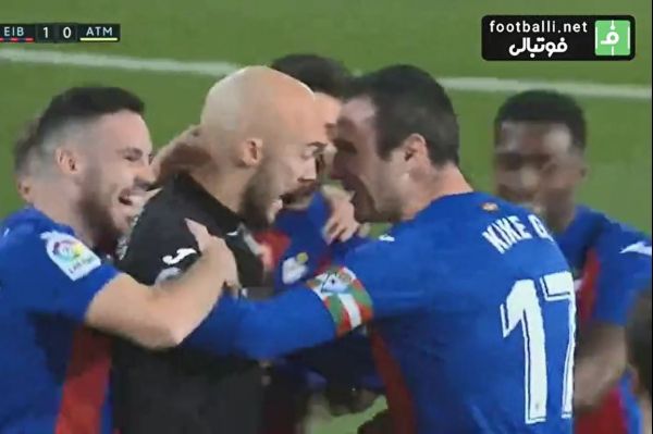 عکس؛ گلزنی دروازهبان ایبار به اتلتیکو مادرید از نقطه پنالتی