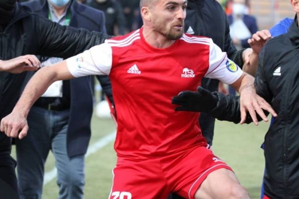 اسدی نقشی در درگیریها نداشتم، دنبال جدا کردن بودم بازیکنان گلگهر عصبانی بودند