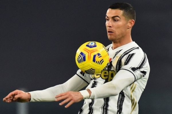  کریستیانو رونالدو چند گل با آرنج و شکمش زده