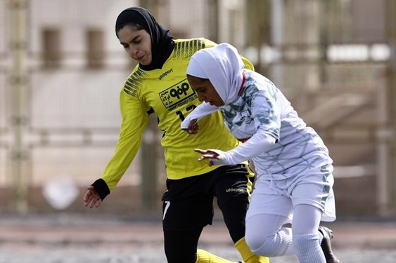 لیگ برتر فوتبال بانوان تلاش شهرداری بم و سپاهان برای صعود به صدر