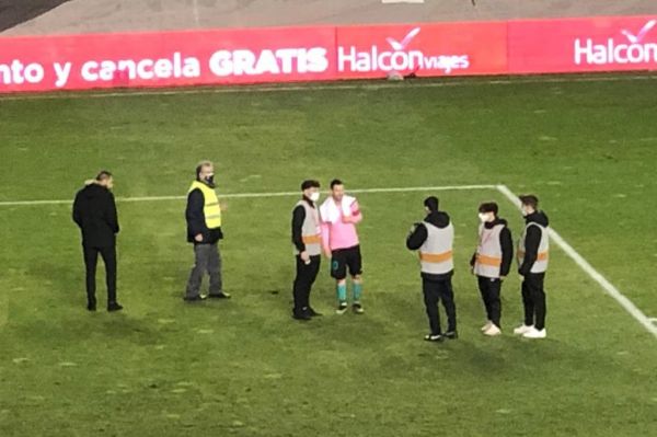  اقدام جالب مسی؛ با تمام توپ جمع کن های ورزشگاه عکس گرفت