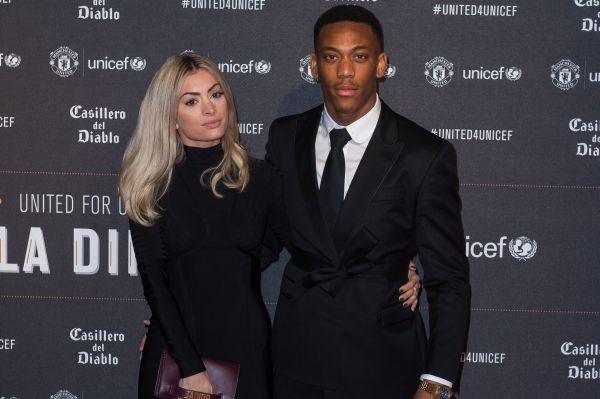  درخواست مارسیال از یونایتد برای ارسال محافظ و مراقبت از همسرش