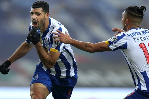  شوخی جدید طرفداران بنفیکا با طارمی عکس