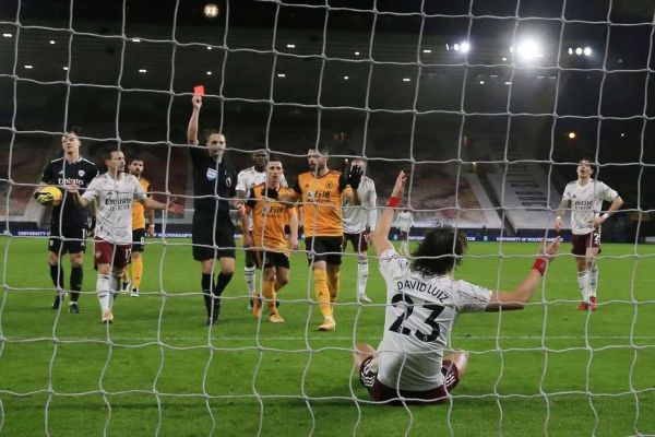  اخراج جنجالی داوید لوئیز مقابل ولورهمپتون؛ عادلانه یا سختگیرانه