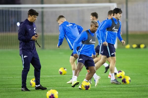  سردار آزمون، معلم زبان فارسی هافبک پیشین بارسلونا