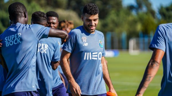 طارمی سوژه پز دادن هواداران پورتو