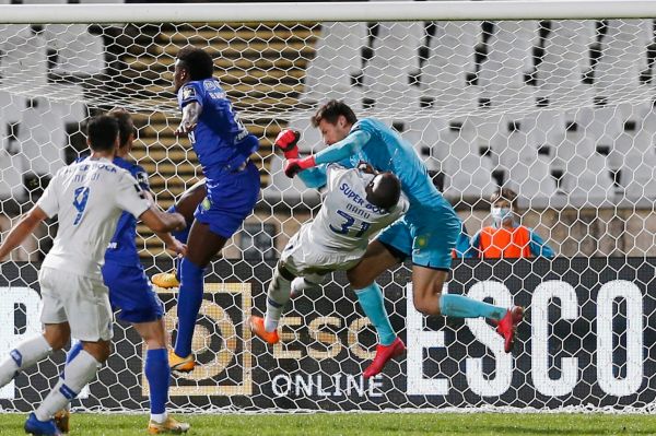 عکس؛ همتیمی طارمی پس از برخوردی خشن از هوش رفت