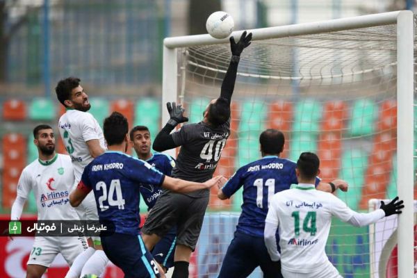 حاشیه بازی پیکان و ماشینسازی یک دقیقه سکوت برای انصاریان