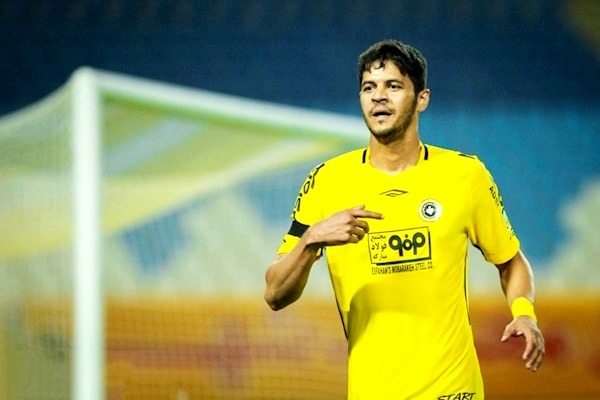 تلاش کادرپزشکی سپاهان برای بهبودی کیروش مقابل استقلال