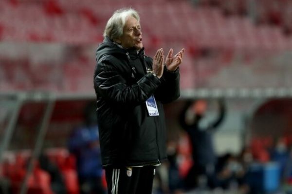  کنایه به پنالتی گرفتن‌های طارمی ؛ اقدام خبرساز سرمربی بنفیکا در نشست خبری  شبیه‌سازی را متوقف کنید