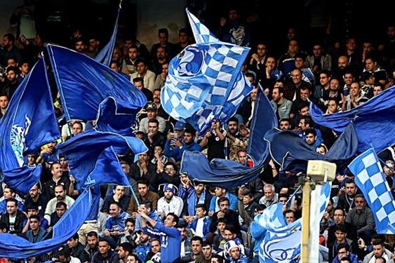  تجمع هواداران استقلال مقابل هتل اطلس اصفهان +عکس