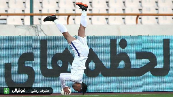 واکنشهای توئیتری به اوتهای مدافع پیکان؛ فوتبال هک شده است