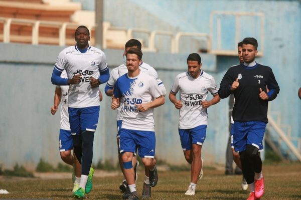 کاپیتان استقلال در کلینیک دکتر نوروزی