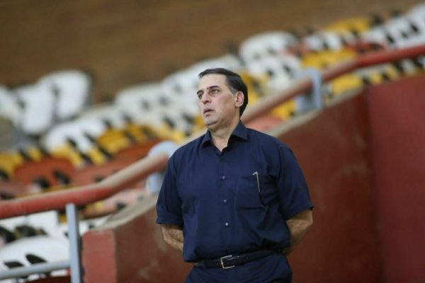 آذری مشکل پنجره نقل و انتقالاتی فولاد با پول حل نمیشود