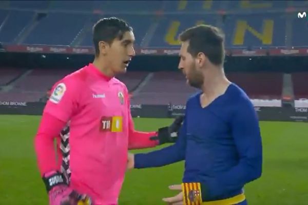  عکس؛ تعجب دروازه‌بان الچه از اینکه مسی هم پیراهنش را خواست