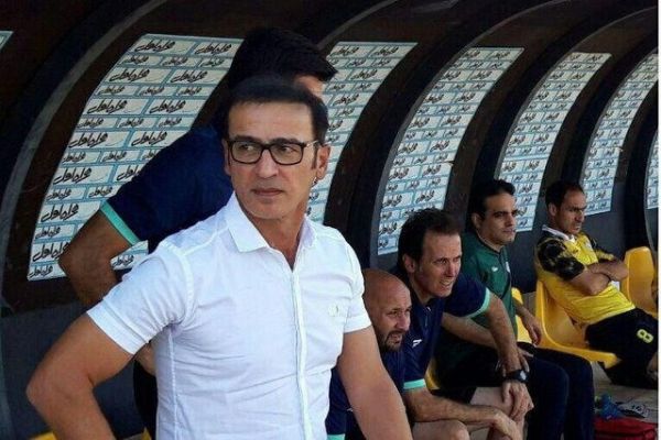 سرمربی بادران به بازیکنانم گفتم به اهواز میرویم که فوتبال بازی نکنیم راگبی بازی کردیم