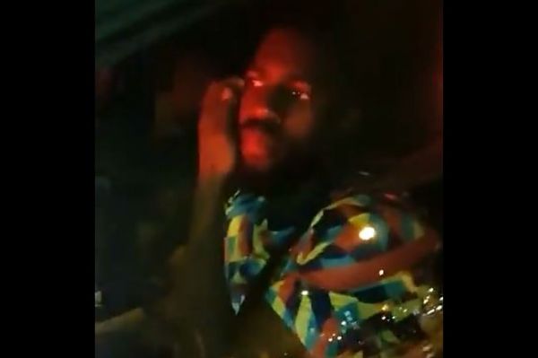  عکس؛ بی‌محلی مدافع بارسلونا به هواداران در ماشین