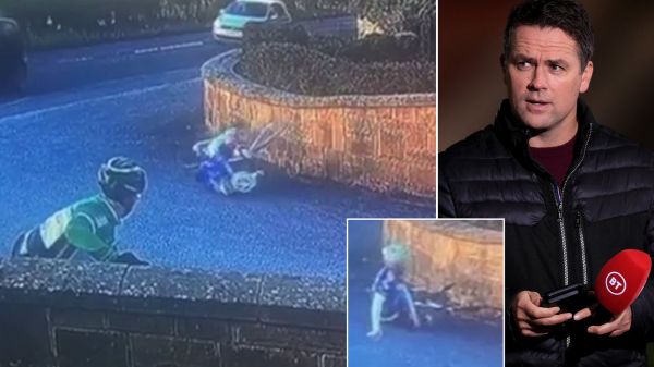 لحظه جالب مهاجم اسبق لیورپول؛ سرنگونی بامزه از دوچرخه