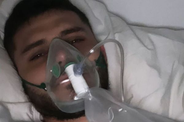  تصویر ایکاردی با محفظه اکسیژن که هوادارانش را ترساند