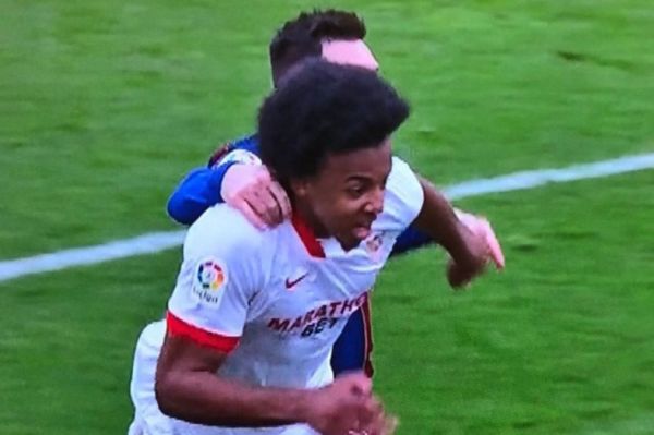  آیا مسی باید در بازی بارسلونا و سویا اخراج می‌شد