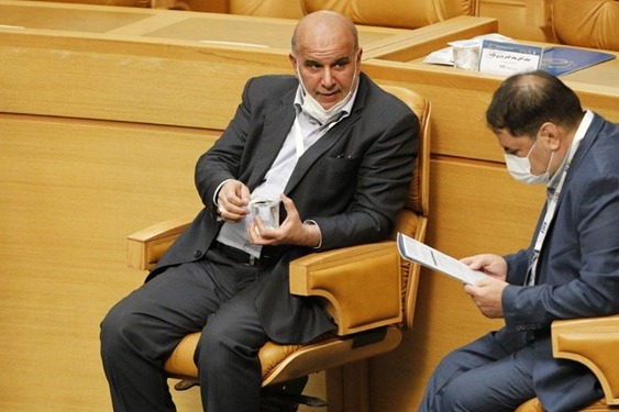 طالقانی هیات رئیسه باید به عزیزی خادم کمک کند