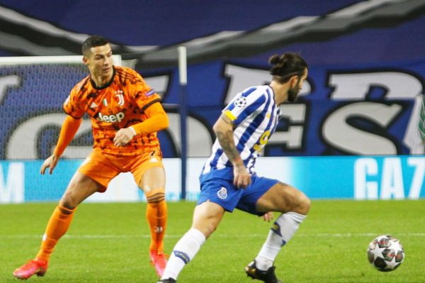 حمله شدید کاپلو به تیم رونالدو راگبی بازی میکنند