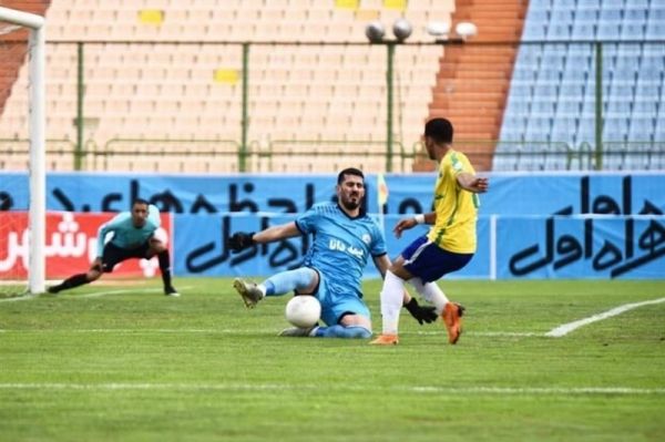  کرمانشاهی  اگر ۱۱ نفره بودیم شاید به تراکتور می‌باختیم