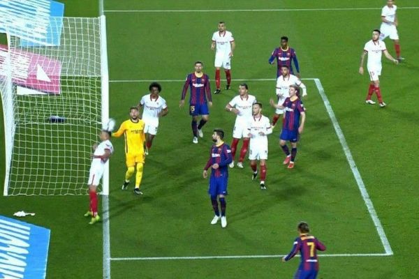 صحنهای که سوژه شد؛ اشتباه مضحکی که کامبک بارسلونا را تکمیل کرد