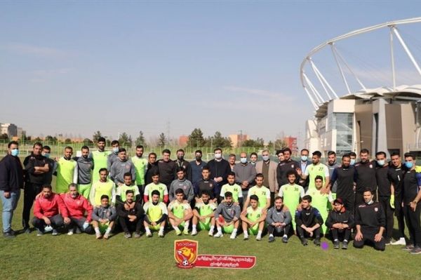 شهردار مشهد با حضور در تمرین شهر خودرو نگرانی برای حمایت وجود ندارد