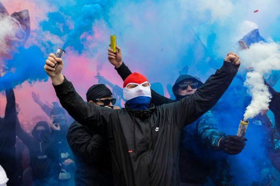 تصاویری از استقبال شگفتانگیز هواداران از استیون جرارد و تیمش