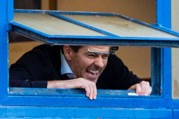  شیرجه کف زمین و جشن جرارد در رختکن پیش از قهرمانی احتمالی