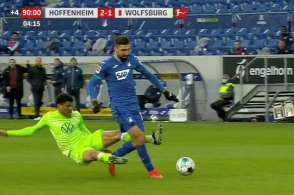  عکس؛ تکل فوق وحشیانه در بوندسلیگا برای جلوگیری از دریافت گل